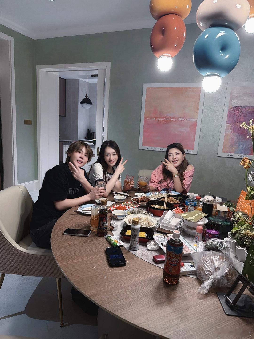 是谁的手机还在放我落泪的舞台王濛手机屏保是和李小冉的双人舞台 是谁的手机还在放我