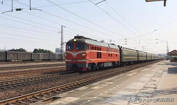 10年前的广州大朗火车站。大朗火车站位于广州白云区，是广州城区范围的一座重要的货