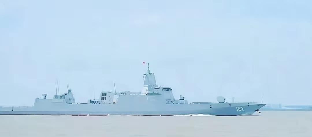 055万吨大驱109舰刷舷号啦，国庆和003福建舰一起服役还是有希望，大家期待官