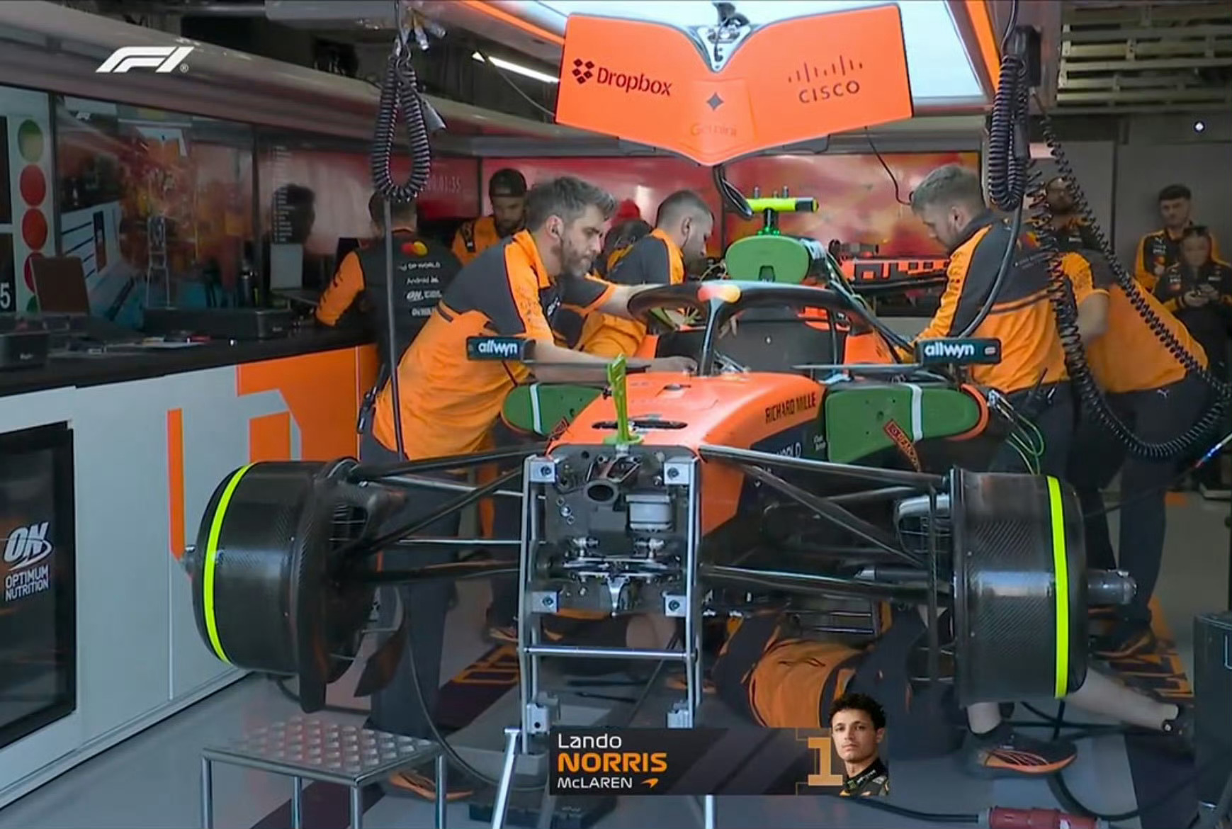 这并不是同一个时段画面 “昨日 液压泄露”和“今日 ERS故障”F1赛车2026