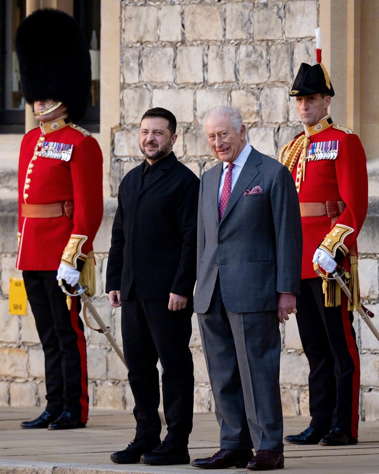 又去英国了🇬🇧！[偷笑][笑而不语]早晨，英国国王在温莎城堡接见了乌克兰总统