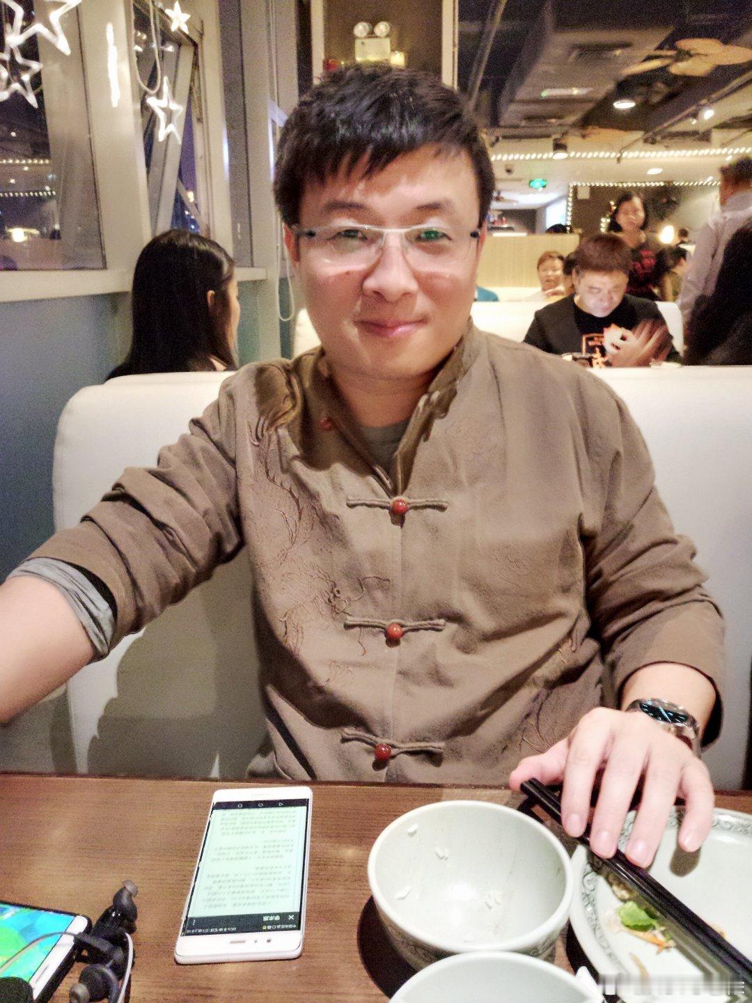 五四青年节今天是我的节日，发一张我小时候的照片，你们觉得要减肥吗？ ​​​