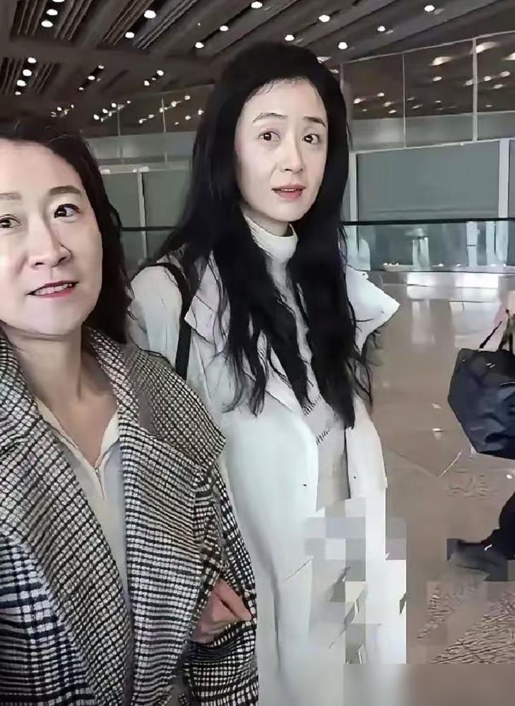 蒋欣这减肥减得，纯纯被内娱畸形审美坑惨了。
 
171的个子，靠极端节食暴瘦28