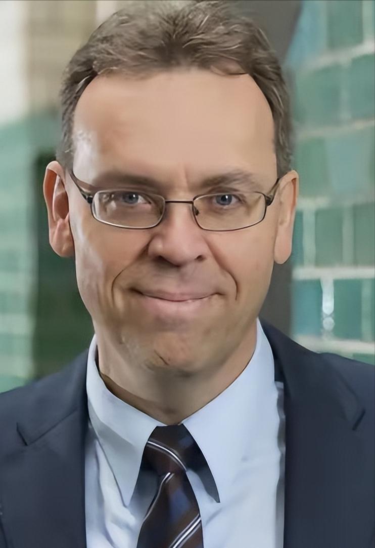 一名德国专家说:欧洲国家盲目跟随美国去招惹中俄。不仅失去了俄罗斯的廉价能源，还失