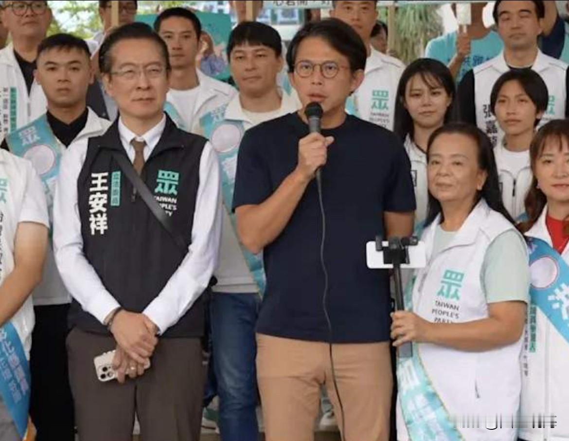 黄国昌在彰化陪同议员参选人登记时，对于不提名人选县长一事，说，“民众党说到做到”
