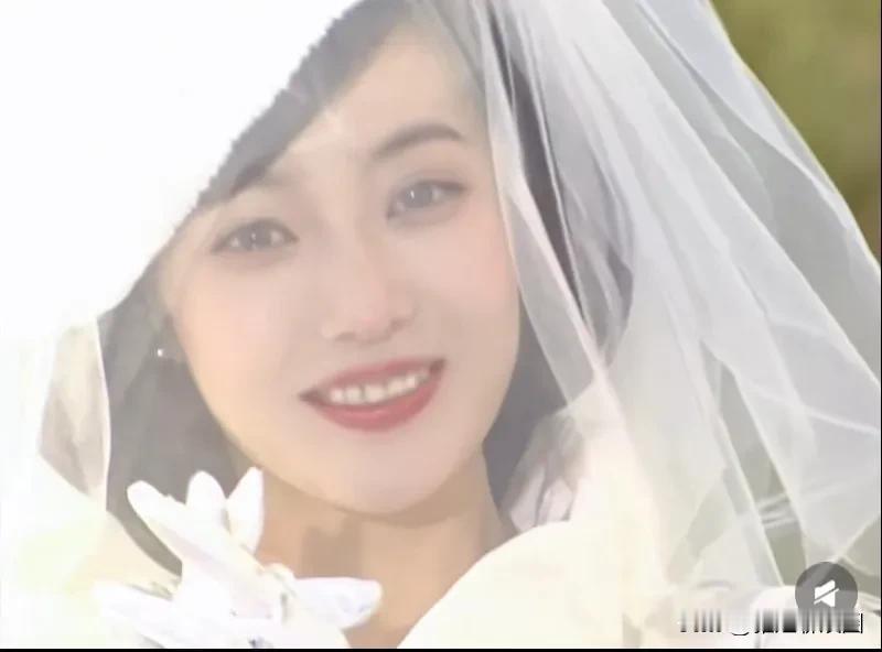 金喜善早期剧中的婚纱造型很美丽动人，她的美给我感觉很端庄正气的美丽，她是不是没演