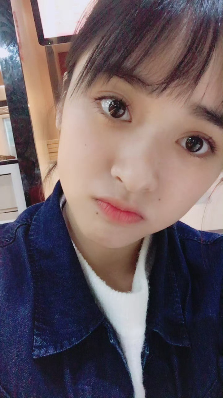 沈月晒8年前照片月月还是那个元气满满的少女