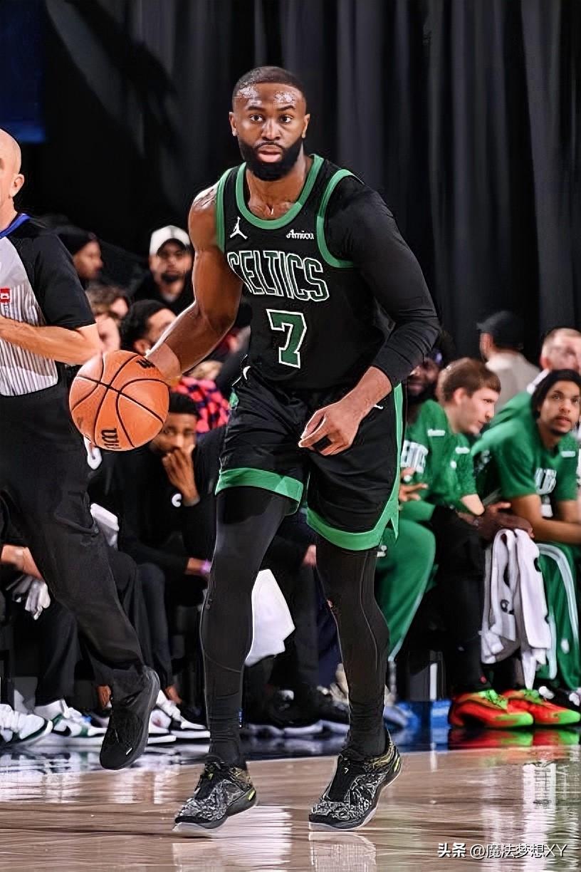 大家发现没？
SGA破了张伯伦的纪录，
杰伦布朗却对SGA造犯规的做法
并不认同