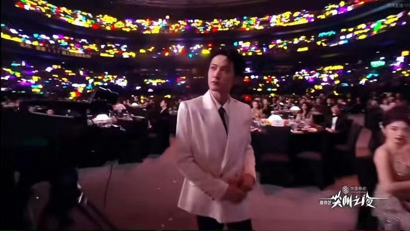 檀健次今晚尖叫之夜出场黄海一片 