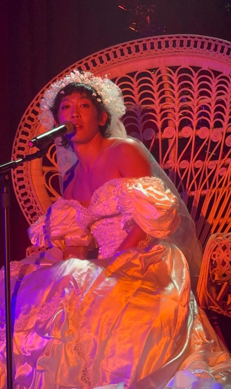 姜思达的家庭故事专辑，简直是把90年代搬进了KTV包房😭 