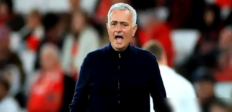 穆里尼奥在本菲卡的赛季，有点拧巴。
葡超25轮17胜8平，不败却只排第三。全是