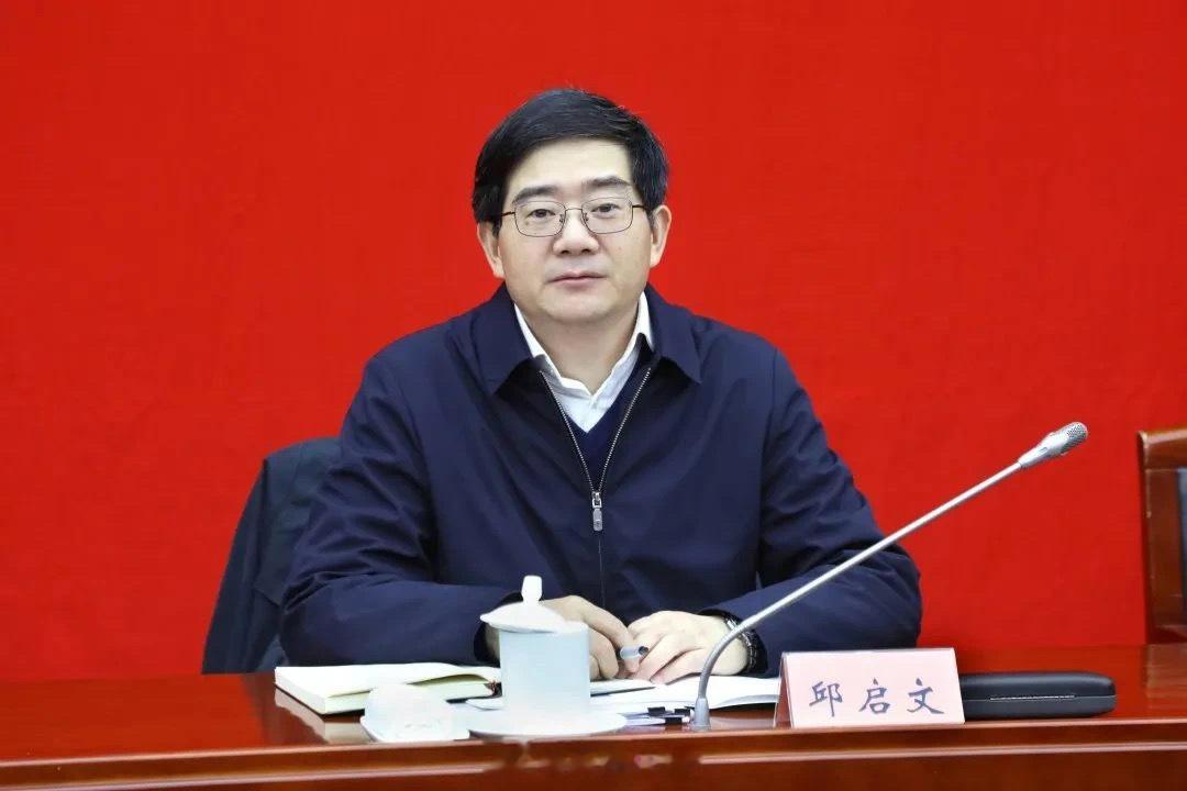 浙江省委常委、统战部部长邱启文，已兼任浙江省委秘书长。 ​​​