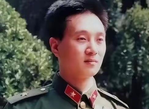 1979年，一个入伍52天的炊事班新兵，连炸越军3个碉堡，师长拍桌子：规定是死的