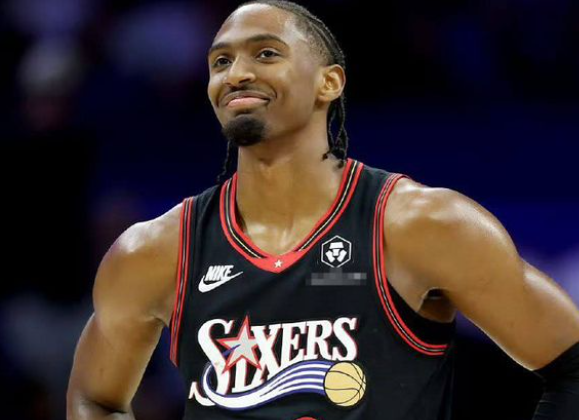 马克西全场15投8中，三分7中3空砍22分3篮板6助攻2抢断1封盖