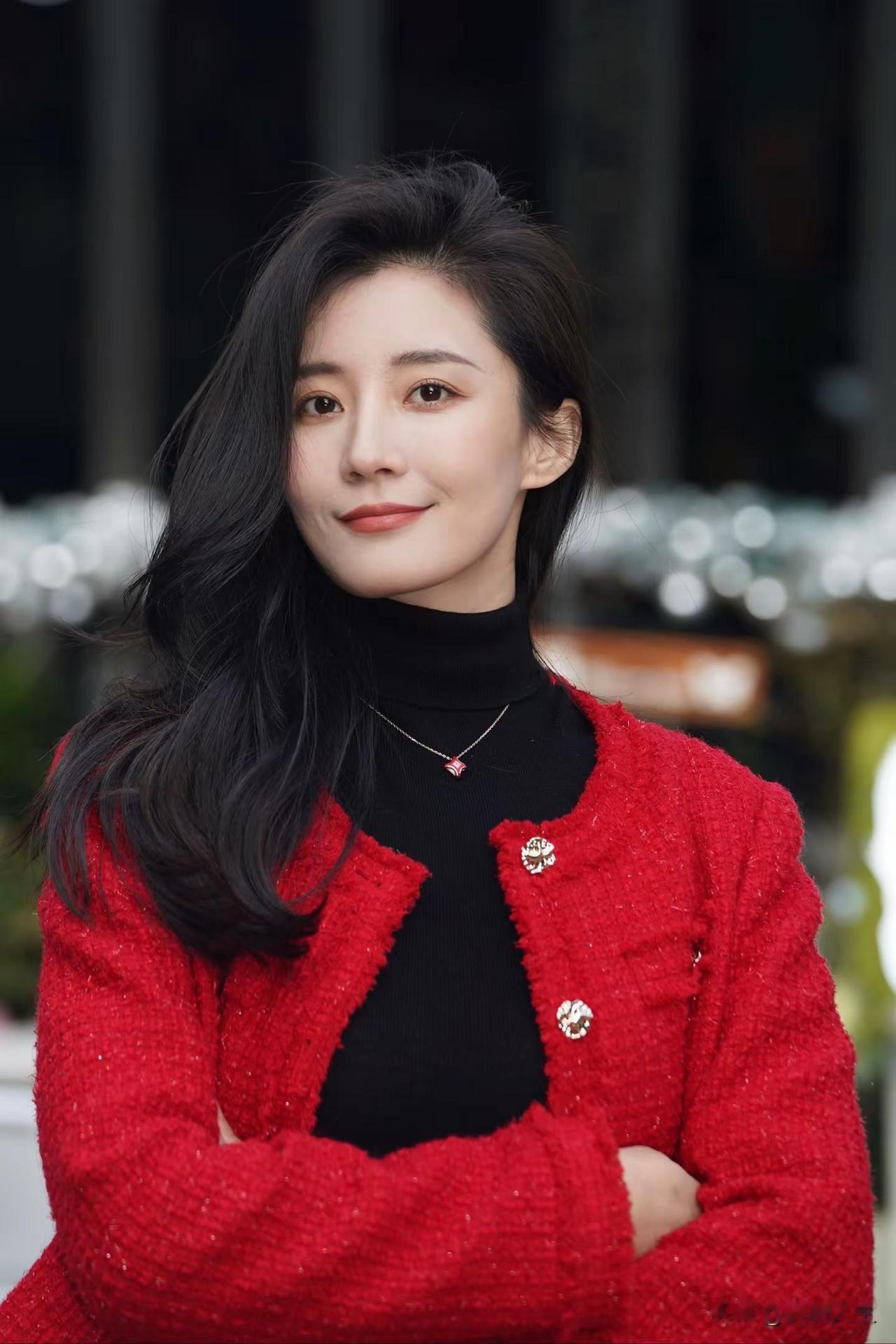 一朝入姑苏
满眼是江南
画卷里走出
来的姑苏城