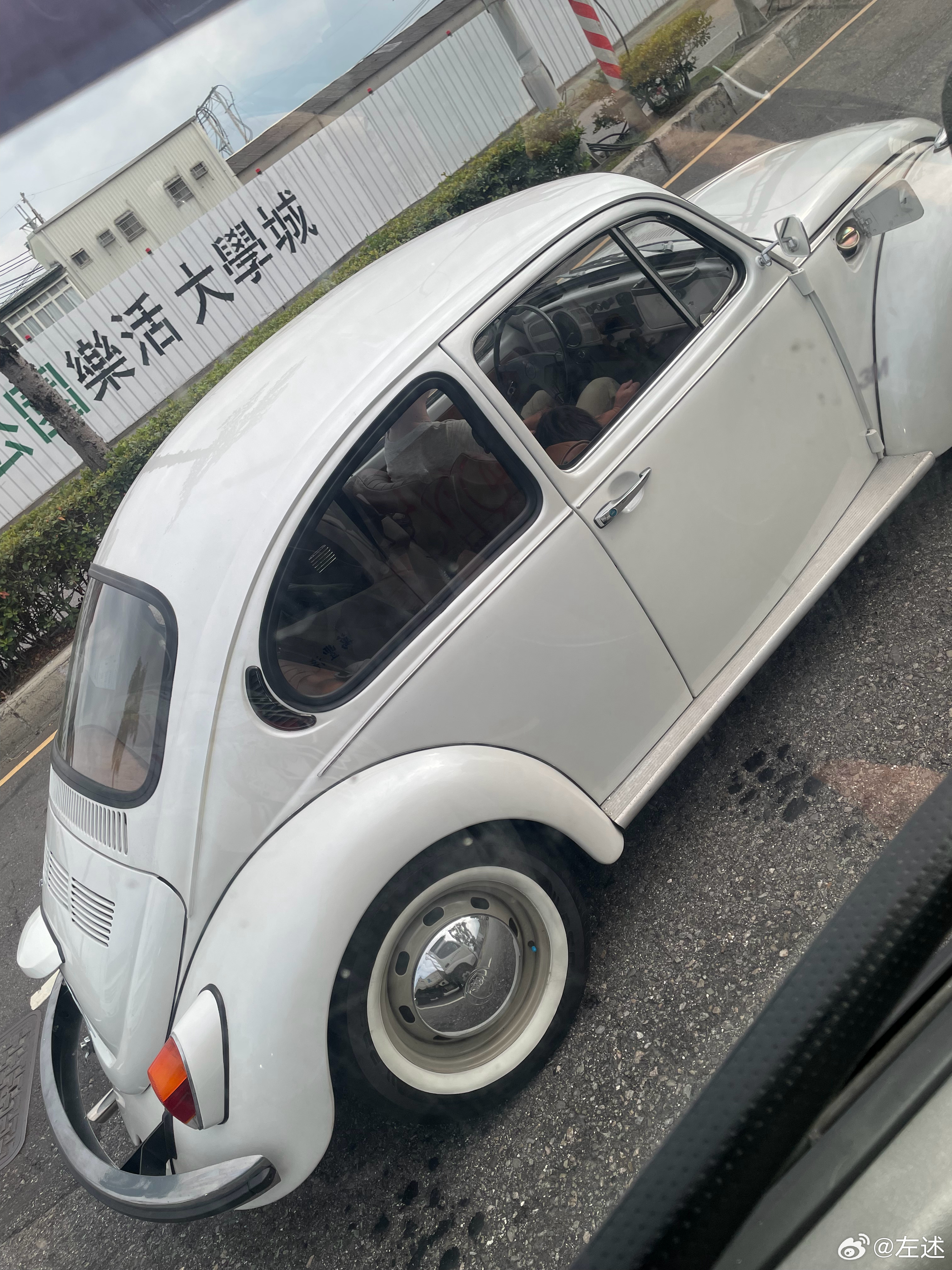 這車應該年紀比我還大⋯⋯ 