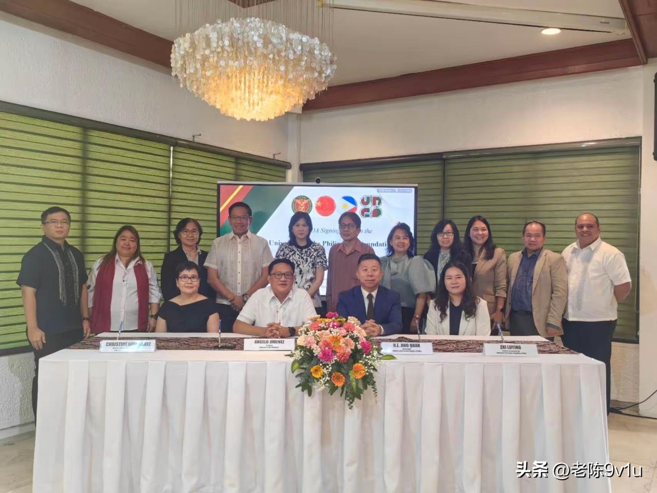 中国驻菲律宾大使井泉访问菲
律宾大学
中国驻菲律宾大使井泉访问菲律宾大学，会见校