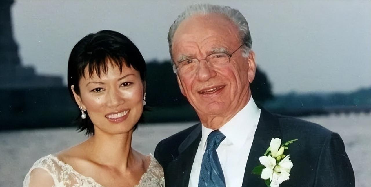 2004年，传媒大亨默多克花了1000万人民币，在故宫旁边买下一套四合院。离婚时