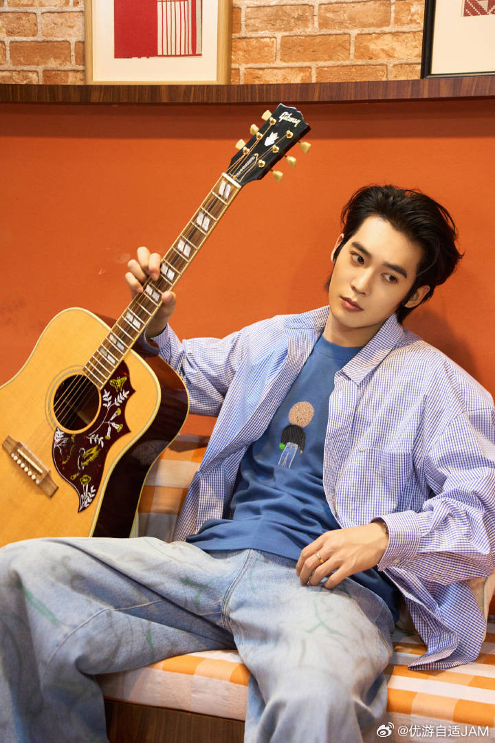 于适yosh于适适界那么大 宝宝乖乖打卡的样子太可爱了呀，等妈妈去成都也要去同个