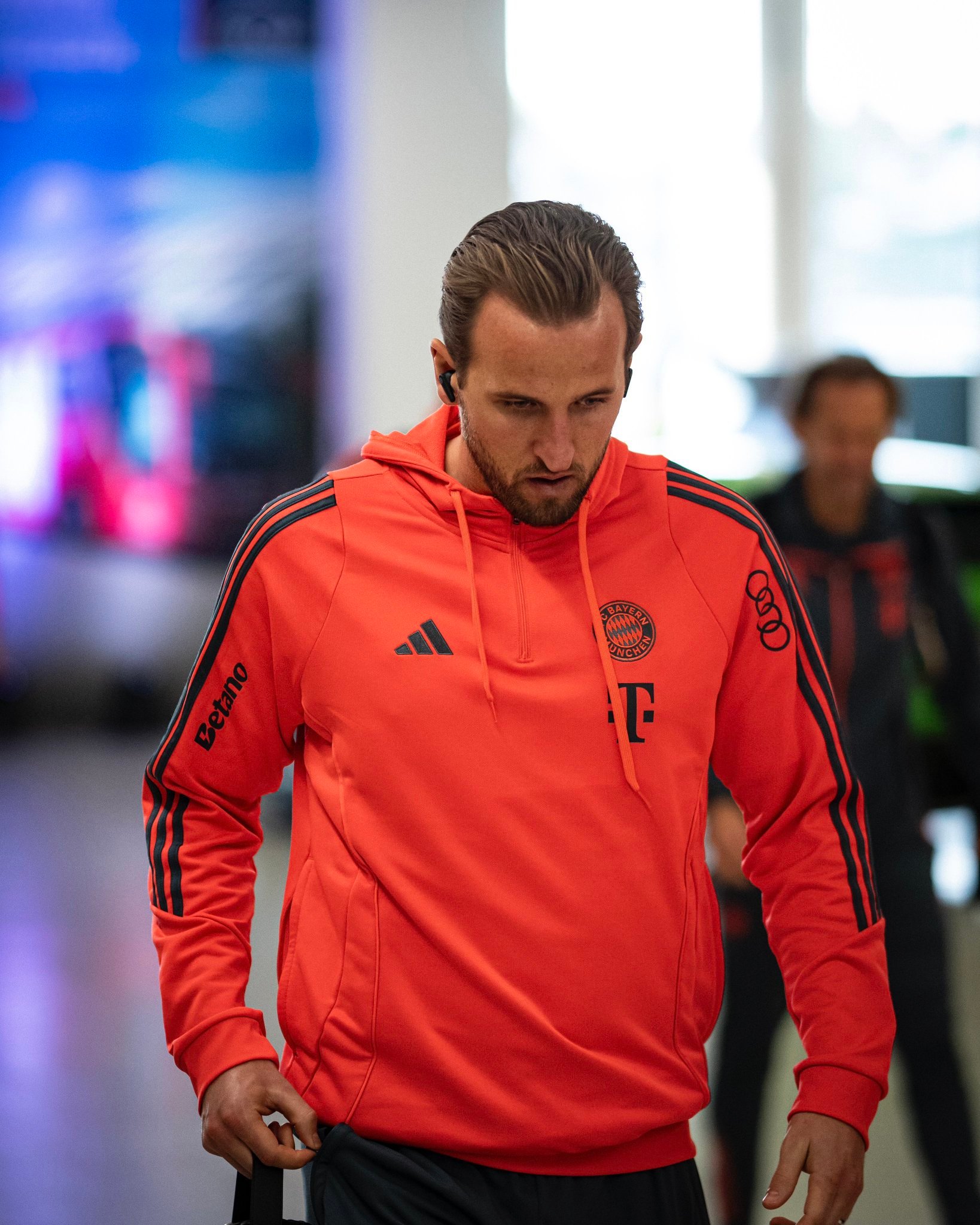 拜仁与哈里·凯恩关系非常好，凯恩本人也愿意续约，不过双方都比较放松，并不着急。这