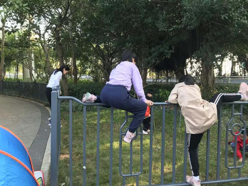 国庆“女陪爬”：不搞擦边，闷声发财？

国庆假期，向来是旅游出行的黄金时段。在这