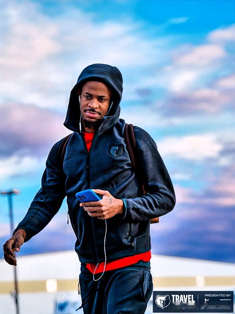 灰熊管理层真能忍啊，还不想交易莫兰特！

今日，据HoopsHype从联盟消息人