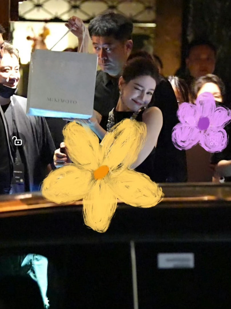 世界上怎么有这么俏皮可爱的宝宝呀！！！看的人心暖暖