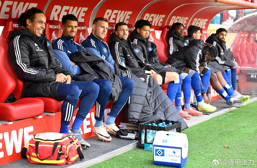 当初佩雷茨租借到汉堡没什么机会，冬季转会窗口去了南安普顿，终于做出正确决定。英冠