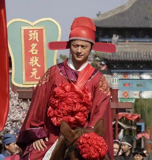 都以为清朝那会儿中了状元，就是人生巅峰，现实啪啪打脸。

起古代中状元，几乎所有