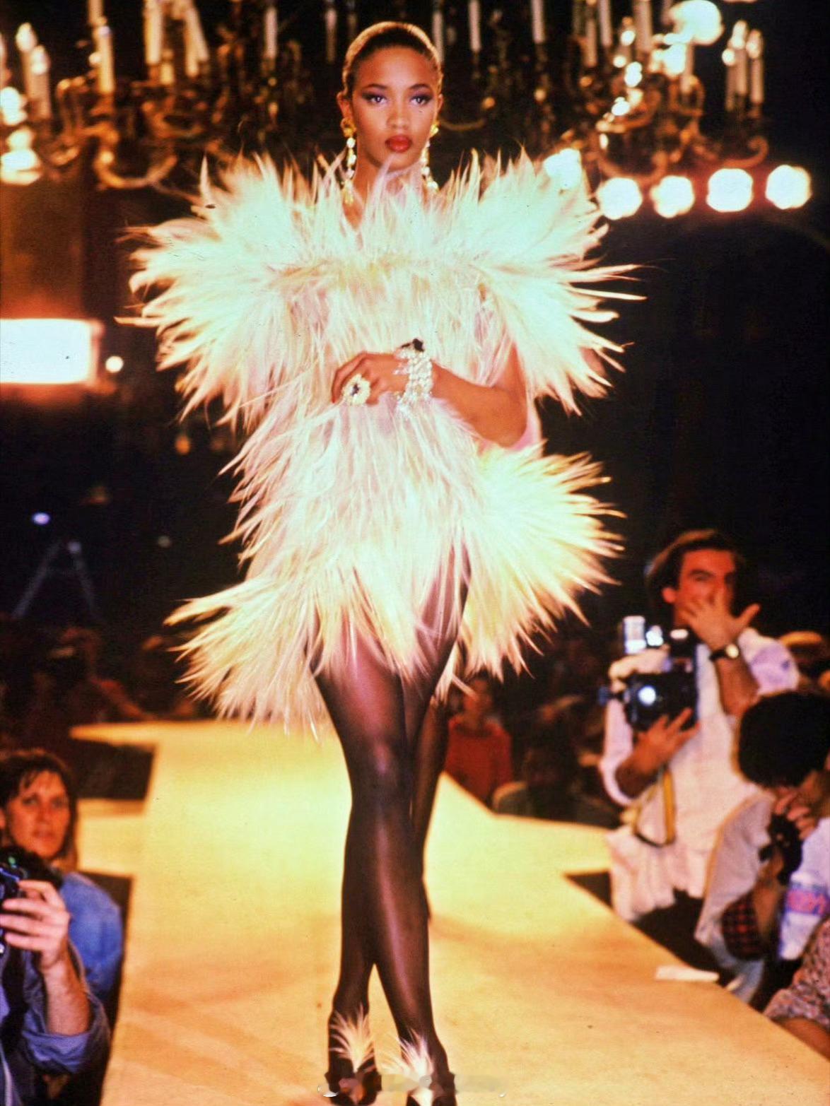 Naomi Campbell在Yves Saint Laurent 1987秋冬