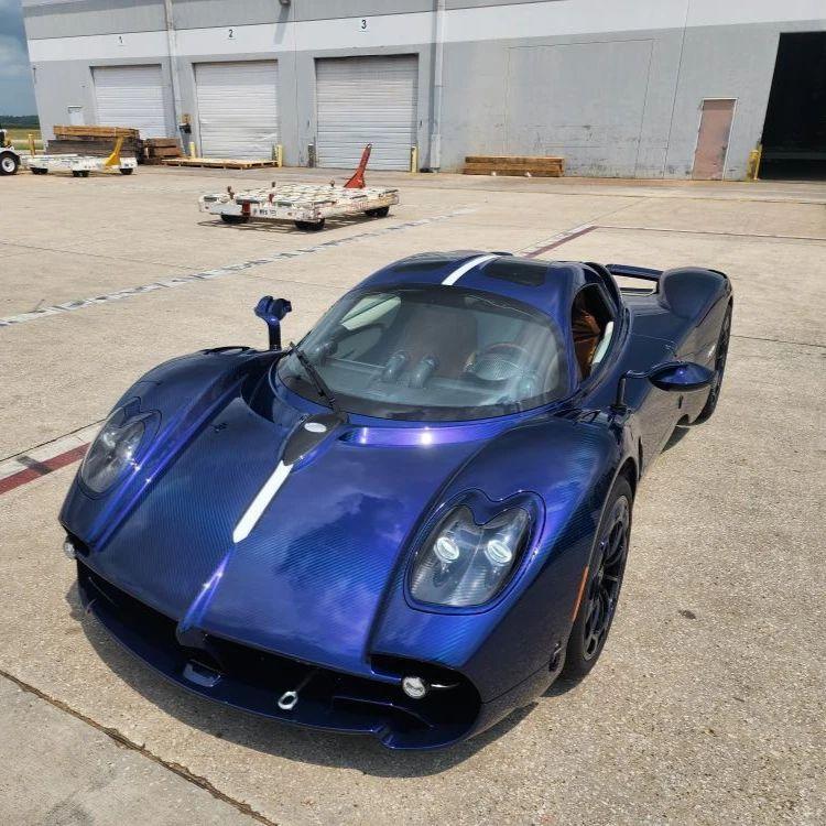 美国第三台渐变Pagani Utopia