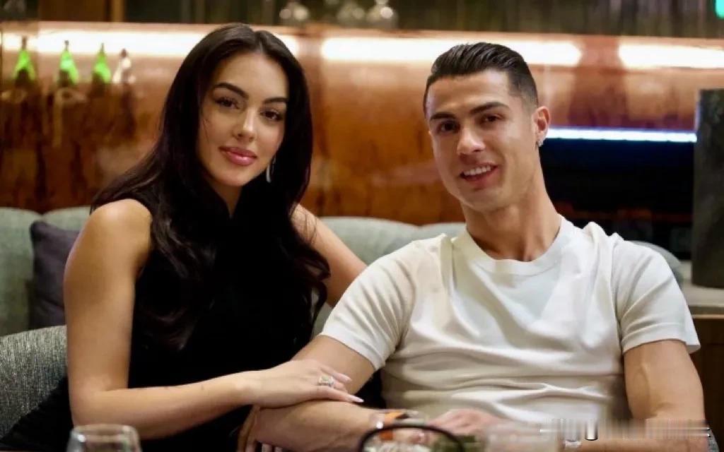 C罗和乔治娜完婚了，原因是他们达成婚前协议，双方财产归各自所有。

以后C罗代言