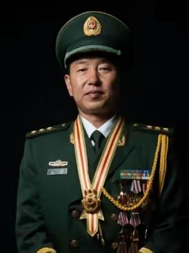 2008年，一群恐怖分子袭击了我国南疆的一个检查站，残忍杀害多名队员，指挥员王刚