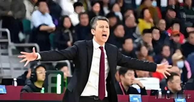 男篮战绩惨淡！不少球迷举荐杨鸣、杜锋出山，听听付政浩怎么看