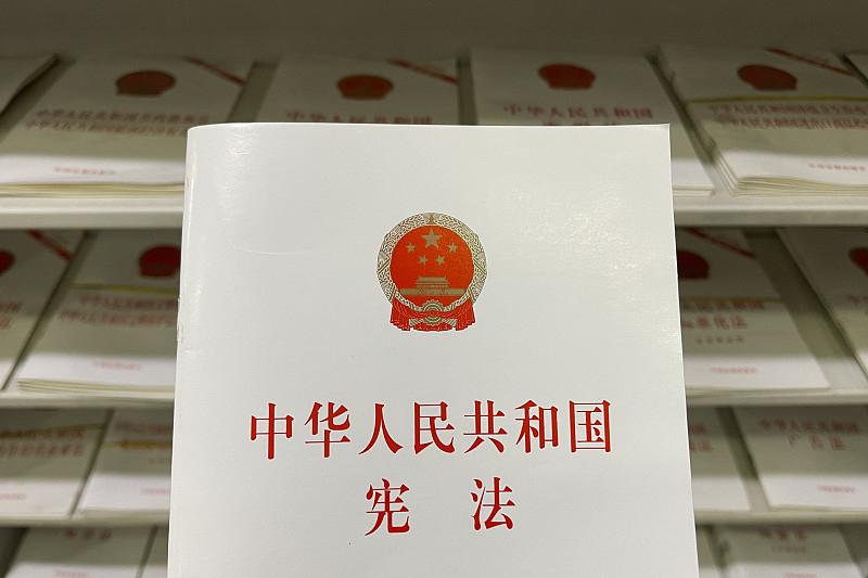 宪法给与的福利！
《中华人民共和国宪法》第四十五条（原文）
中华人民共和国公民在