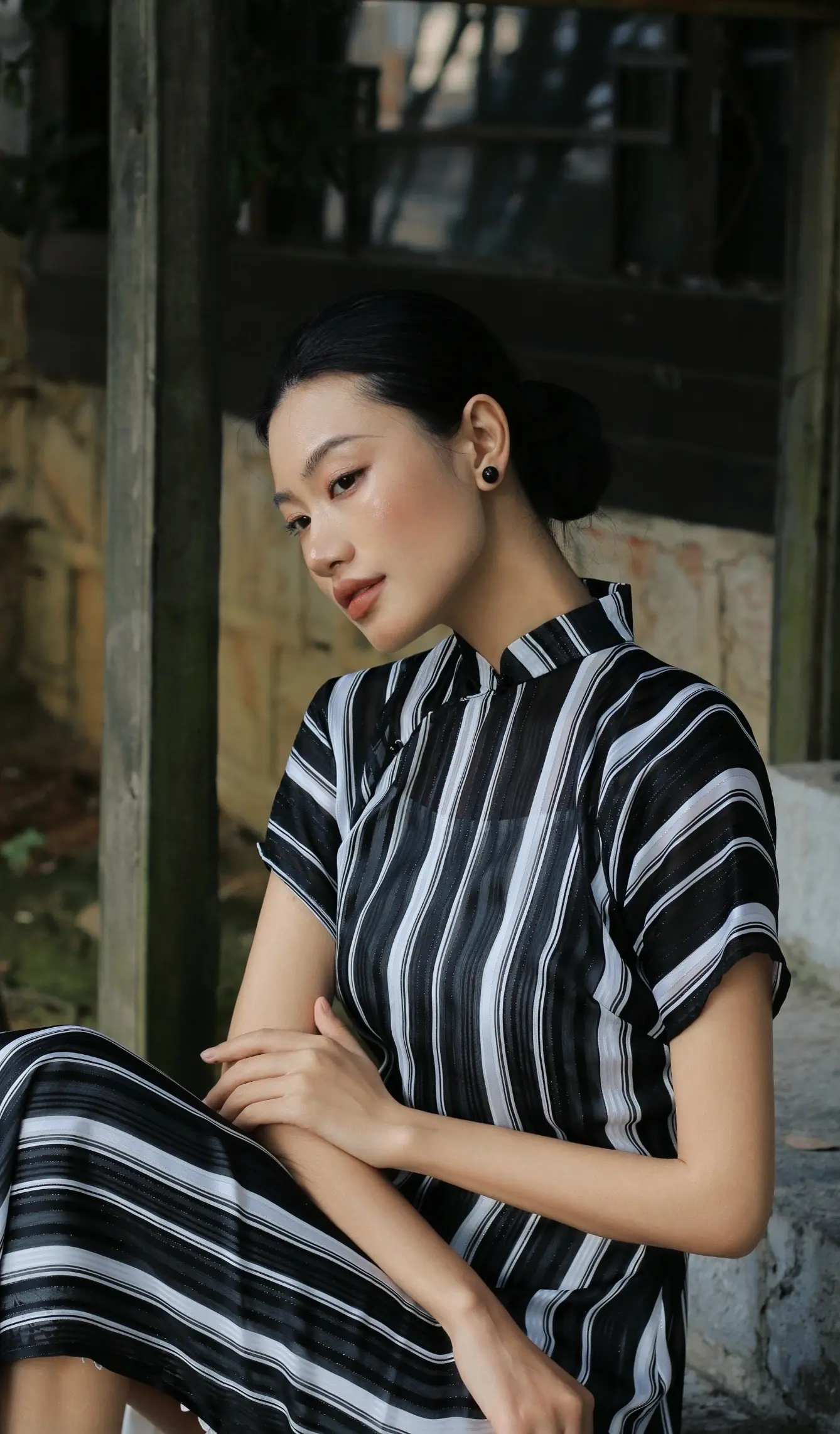 我的妻子 是一位美丽的东方女人。
