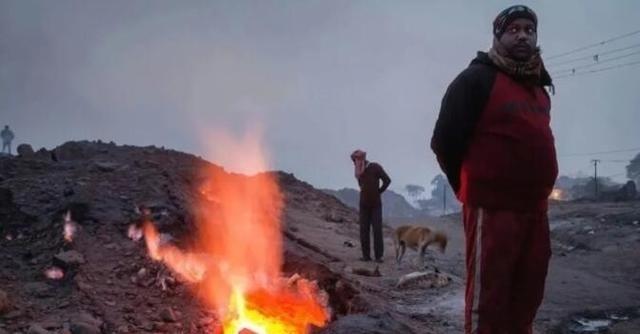 1916年盛夏，一名英国人抽完香烟后，随手将烟头一扔就转身离开了，但他不知道，就