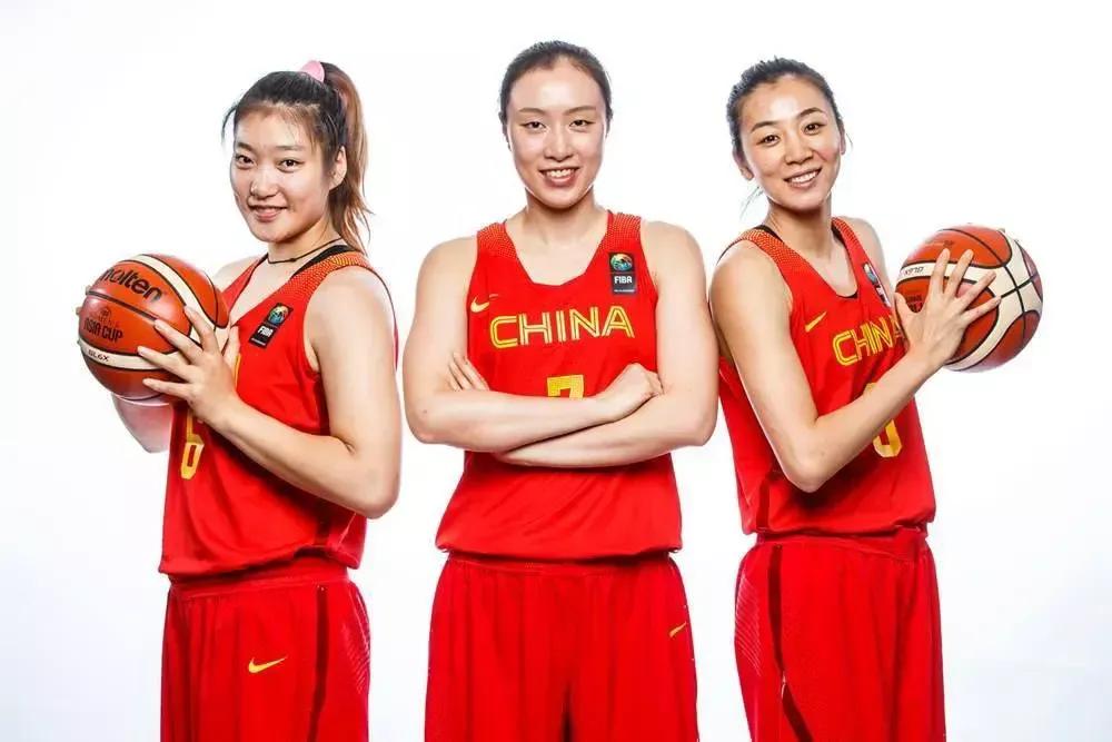 女篮迎来百年难遇的良机：
内线有张子宇坐镇，
外线张敬一犀利，加之韩旭、李月汝的