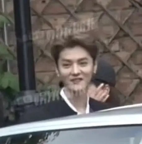 真不敢相信，这居然是鹿晗。 ​​​