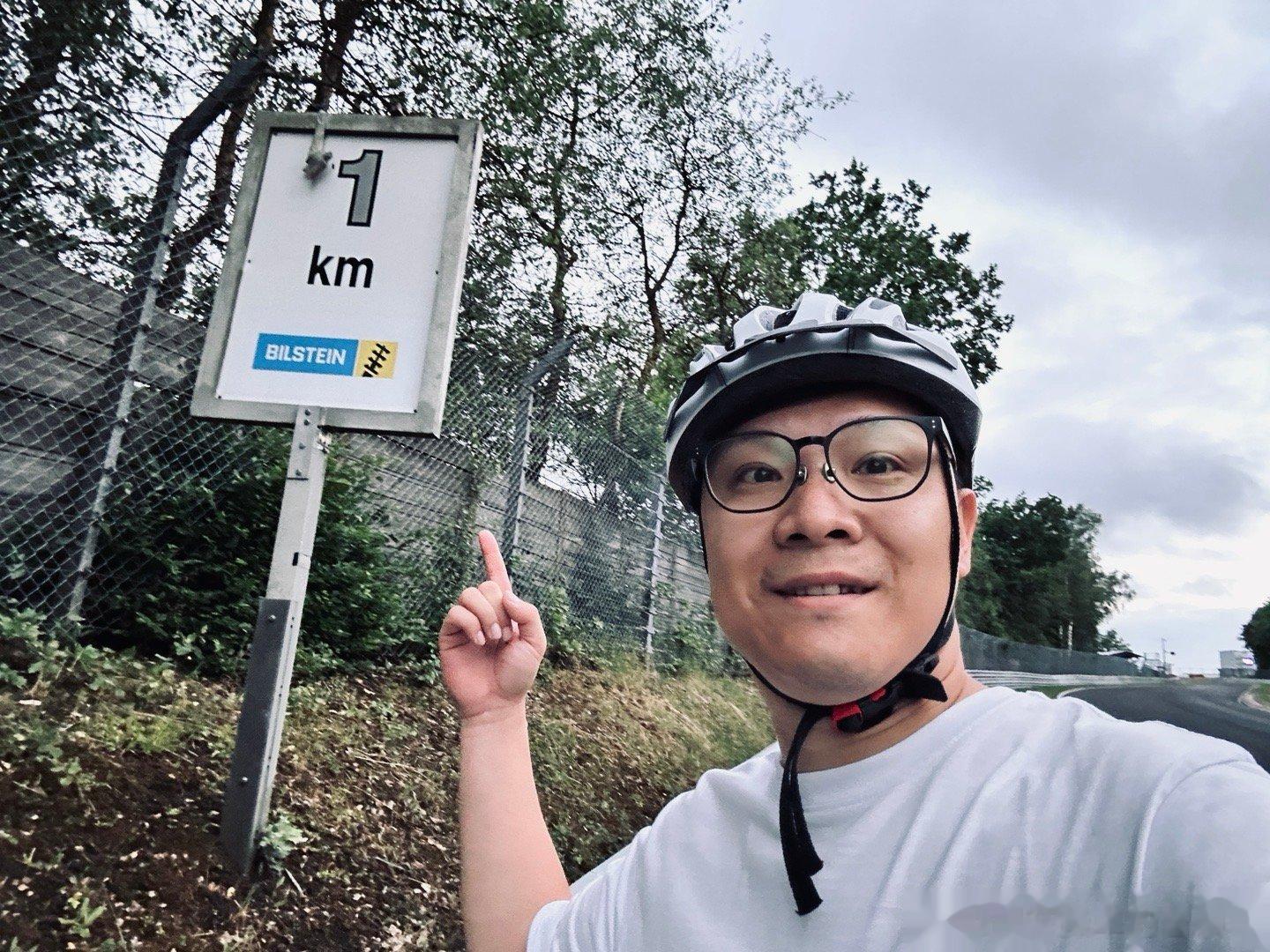 纽北骑自行车，不好玩啊[笑cry][笑cry]#卓卓的纽北日记# 各种大长坡，目