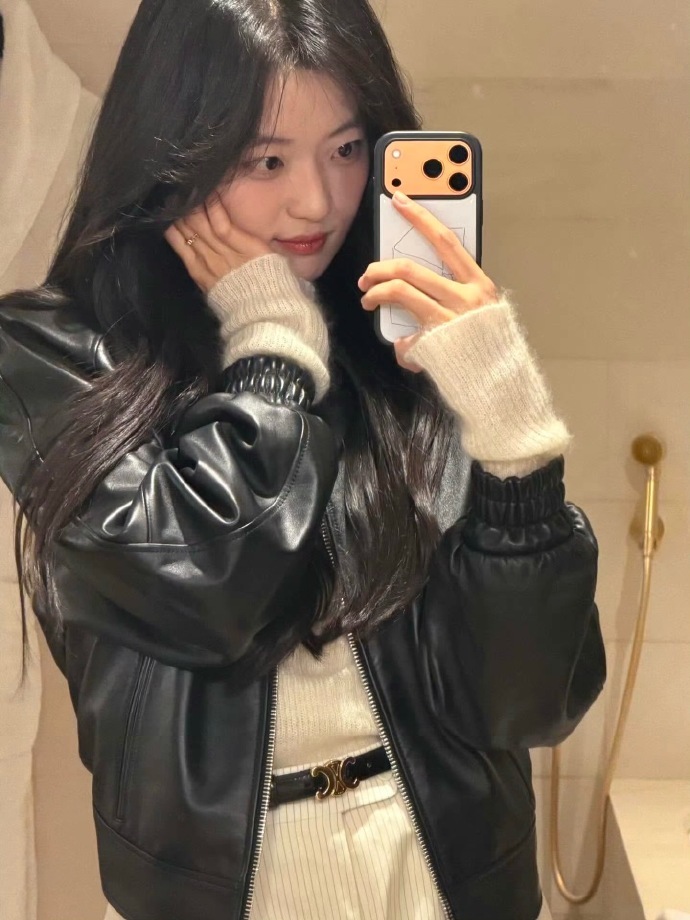 孙千看早春晴朗演我 这个孙千也太可爱了吧 看《早春晴朗》的亲密戏的时候特别不好意