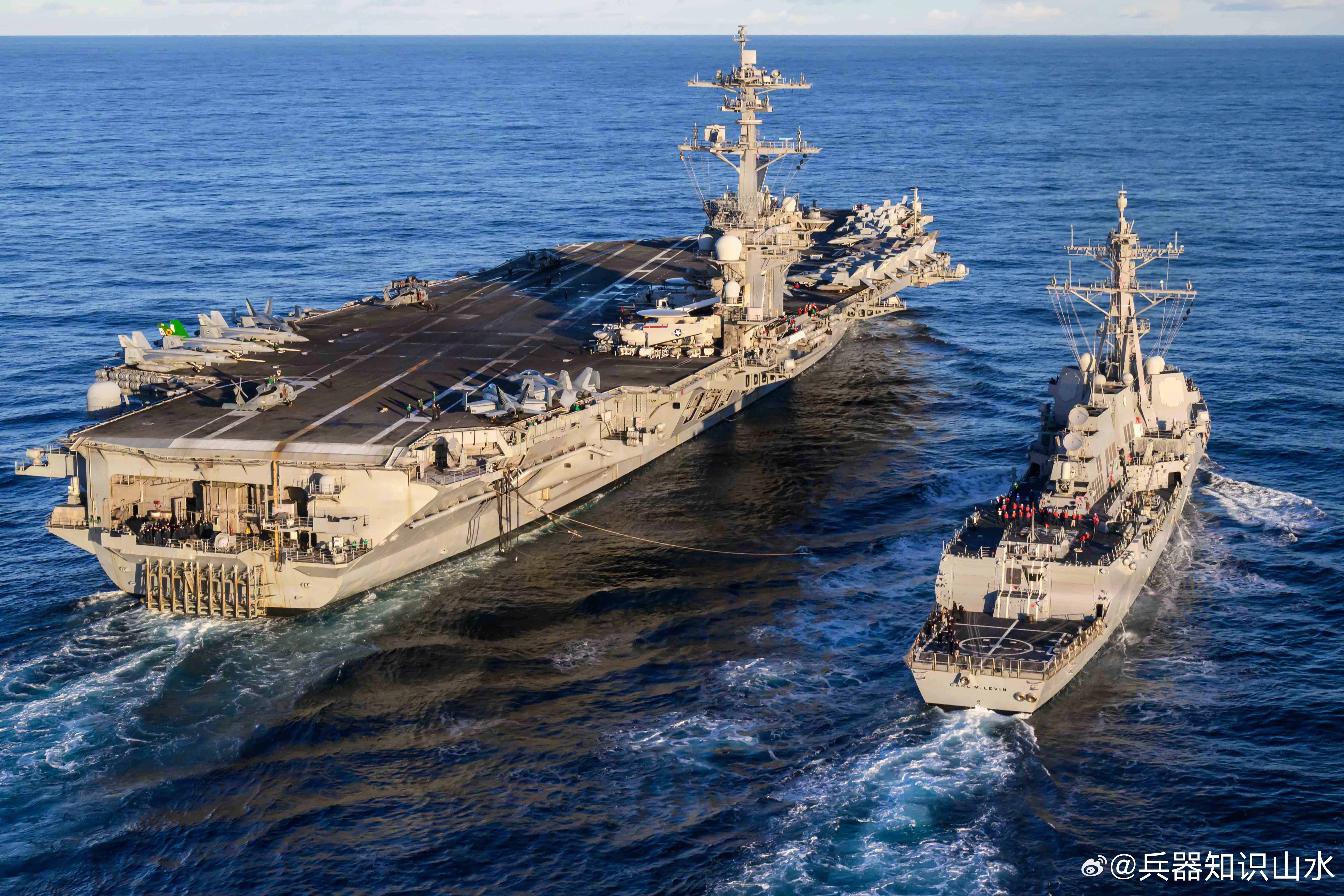 【兵器欣赏：军事技术  航母兼职补给舰——美国“罗斯福”号航母与“伯克”级驱逐舰
