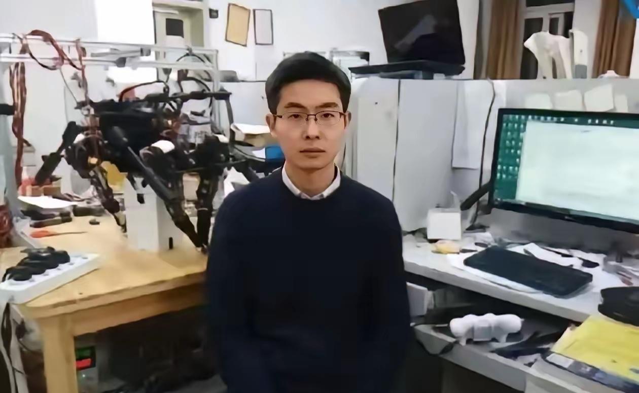 最近宇树科技的创始人王兴兴火出圈了，不是因为机器人，而是多年前的相亲贴被翻出来，