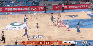 北京北汽巨星赵睿真是太让人揪心了！在今天北京北汽主场迎战广东东阳光的季后赛1/4