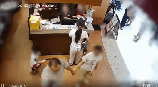 说一千道一万，按照正常人来理解，绝大多数是要脸，当然也要屁股。然而，这女孩就是要