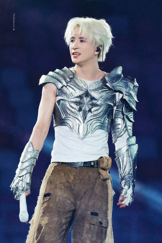 和薛之谦的真诚撞了个满怀粉上薛之谦才明白的事越了解薛之谦越沦陷！一人包揽总策划、