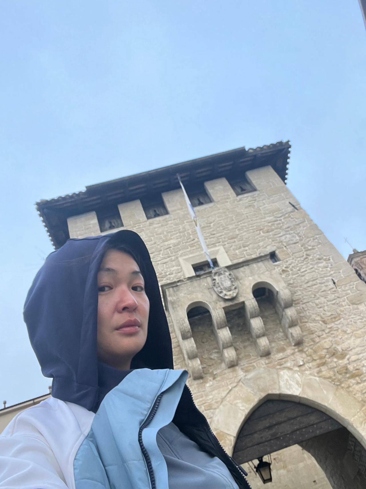 世界第三小国圣马力诺，雾太大，什么也看不到了，遇到了一个独自旅行的印度老人，84