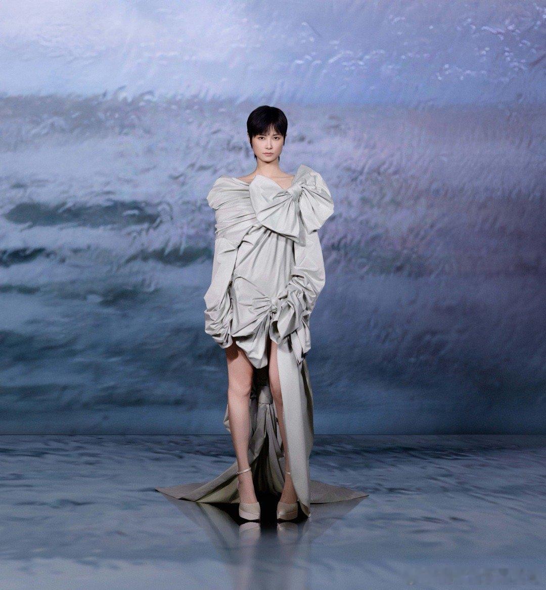 李宇春难哄是你上线    经典ost预定！献唱的《难哄》片尾曲《是你》温暖上线，