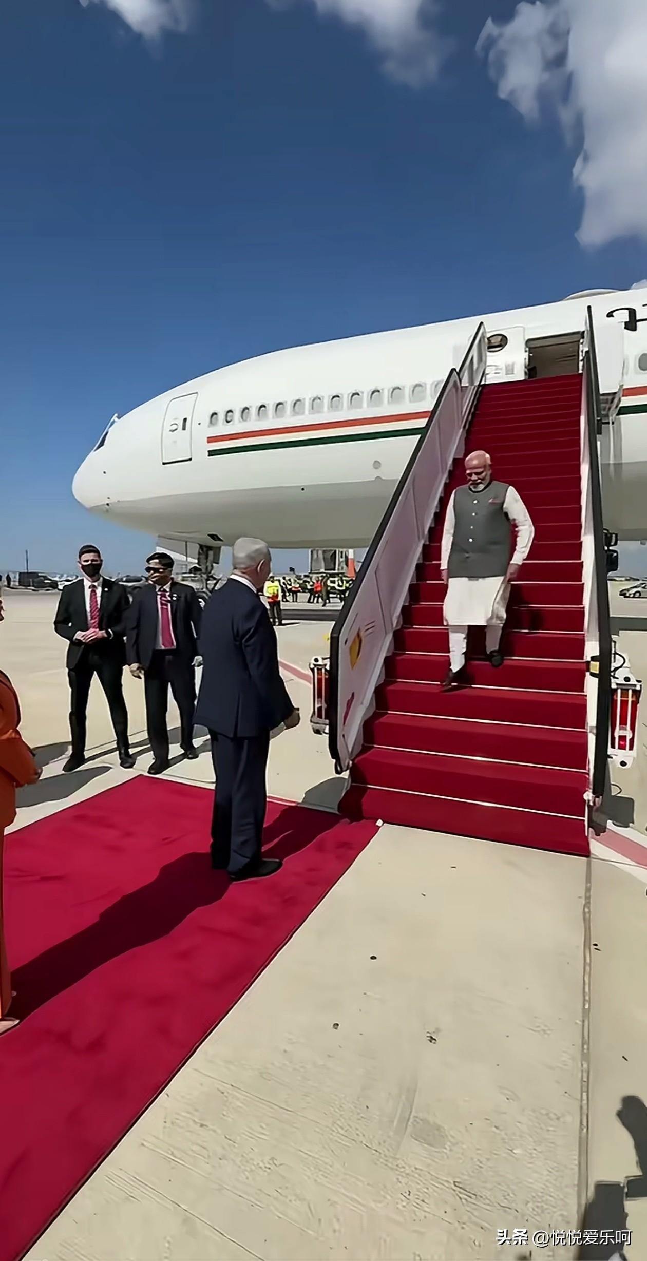 这是2026年2月25日，以色列特拉维夫的本·古里安机场，内塔尼亚胡和夫人迎接从