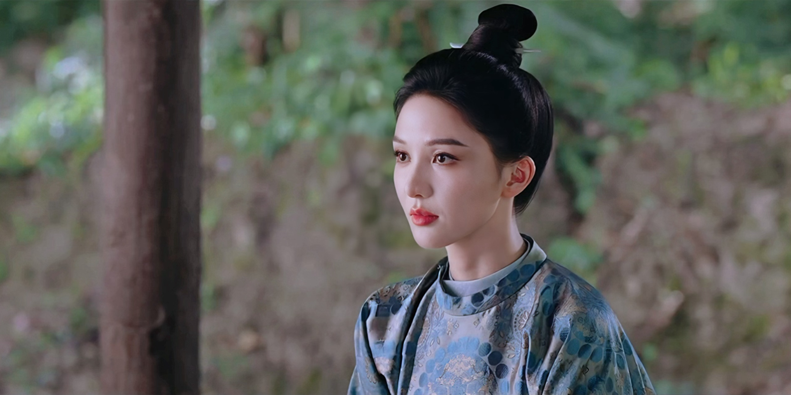莫离 很会刻画各种各样的女人，不是正派反派，而是亮出獠牙的女人们。把【权力对任何